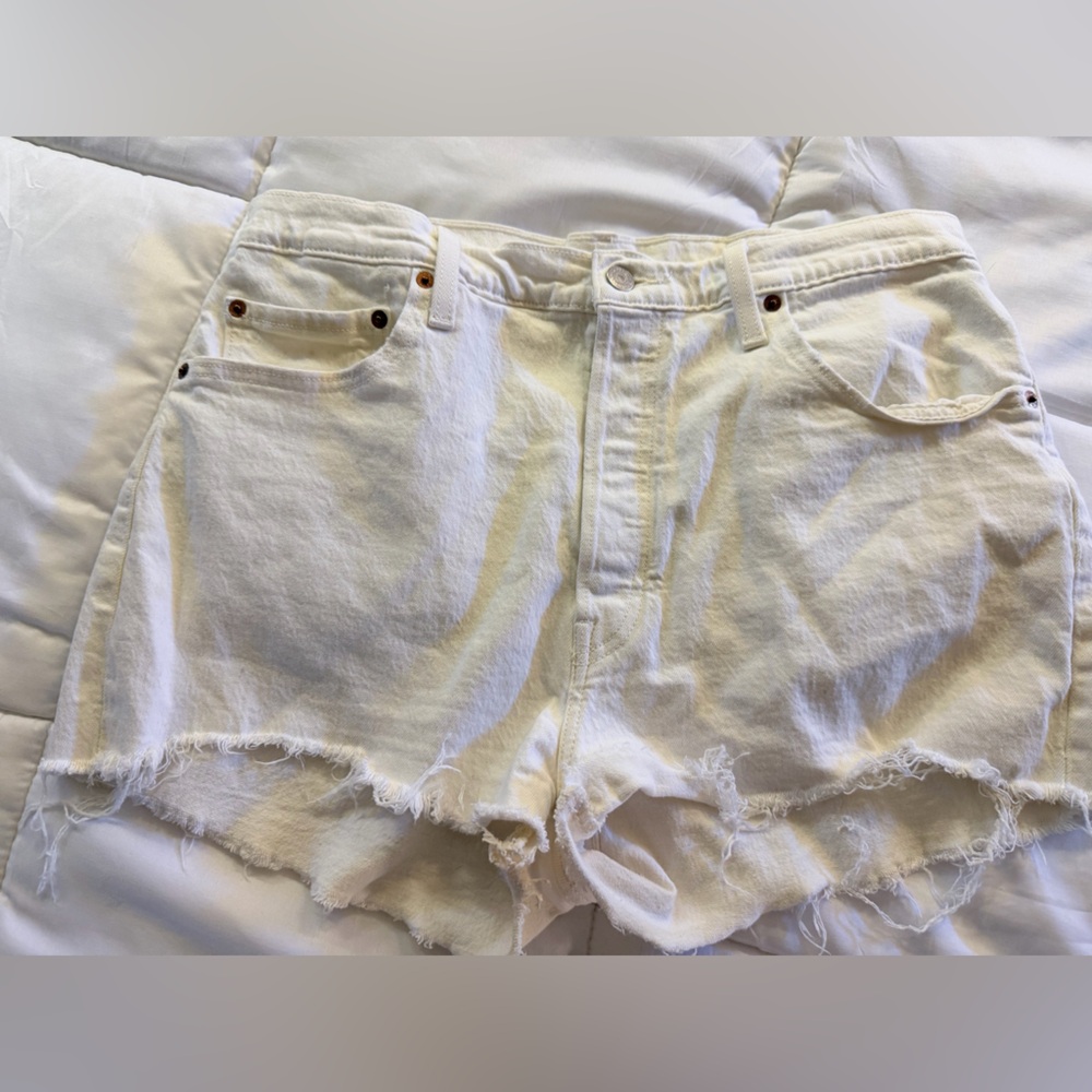 Levi's Cream Jeans with Red Tag